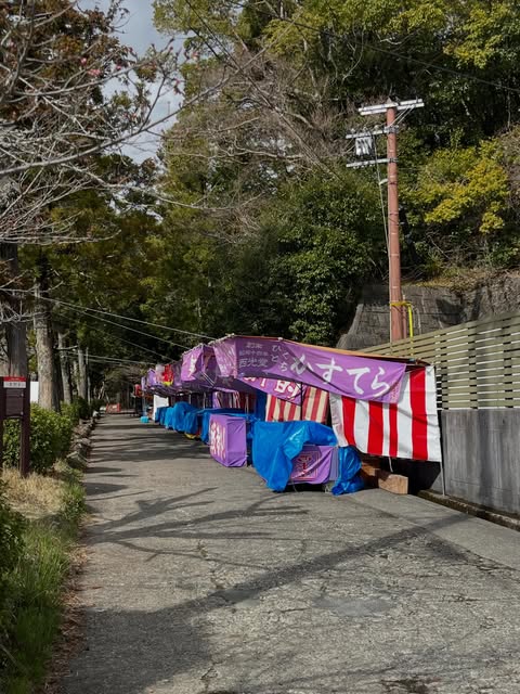 参道に並ぶ屋台